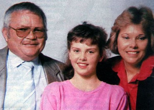 شارلیز ترون به همراه پدر و مادرش