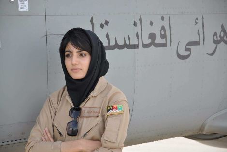 نیلوفر رحمانی خلبان زن در افغانستان