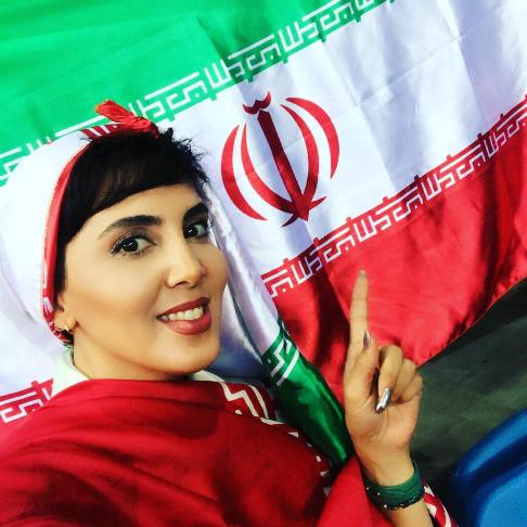 لیلا بلوکات در ورزشگاه محل بازی والیبال ایران و ایتالیا